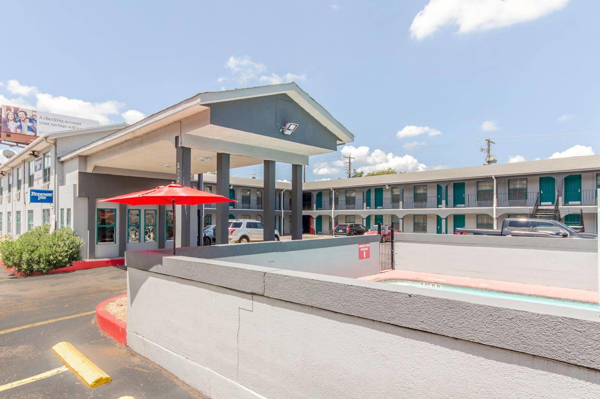 Rodeway Inn University Austin Exterior foto