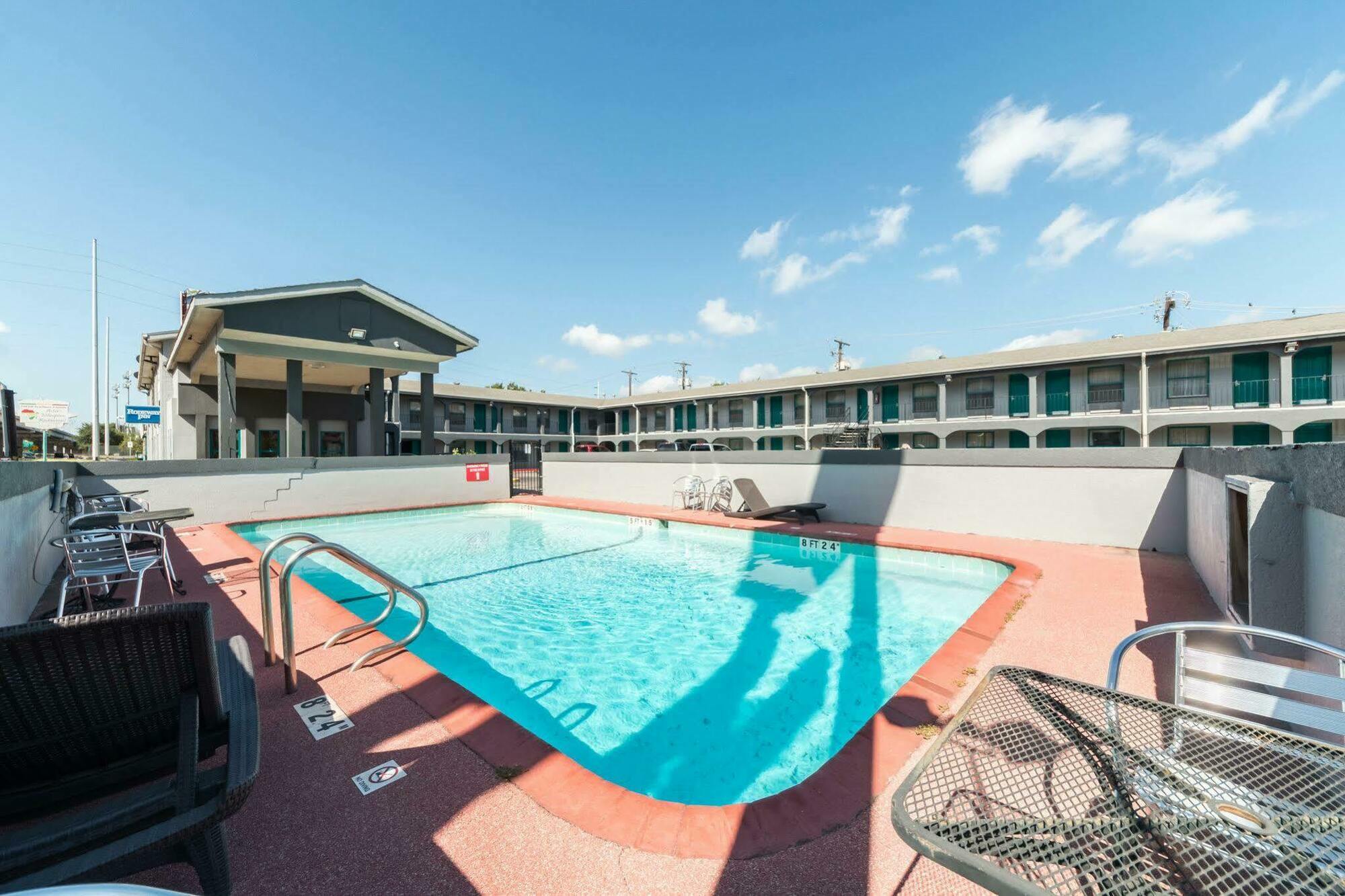 Rodeway Inn University Austin Exterior foto